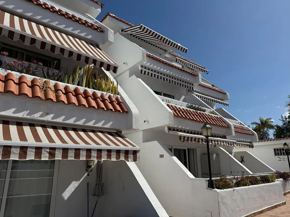 Centrally Located M, Bright And Sunny Apartment With Terrace And Pool Views Playa de las Américas